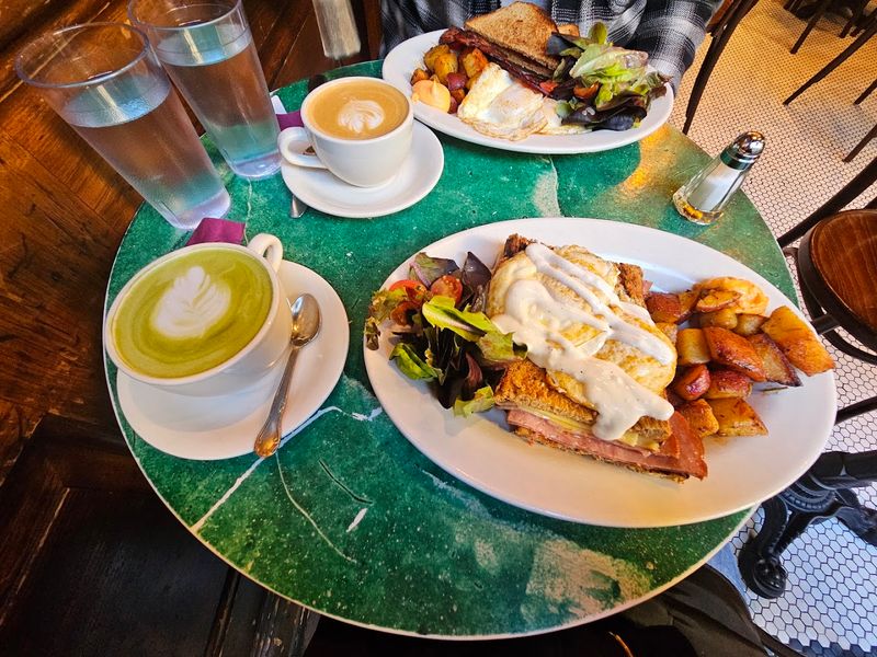 Cafe Bonjour (Boston)