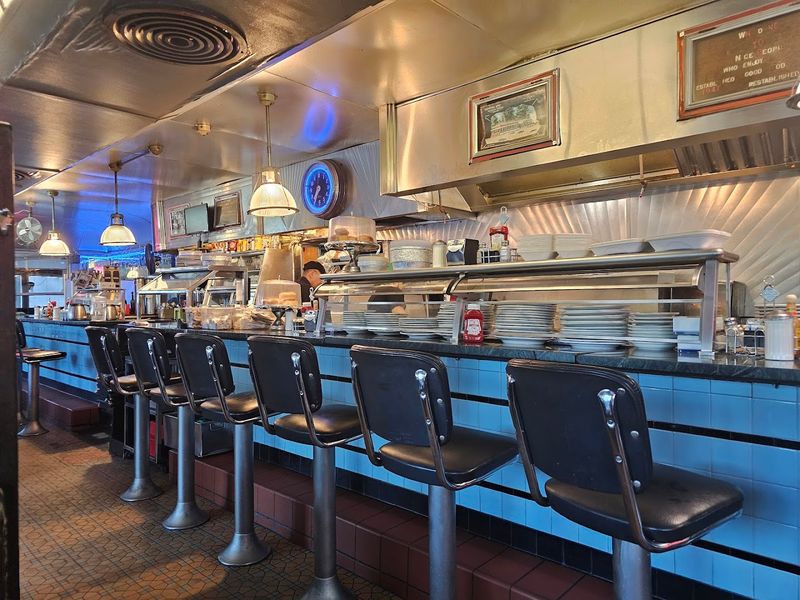 Deluxe Town Diner
