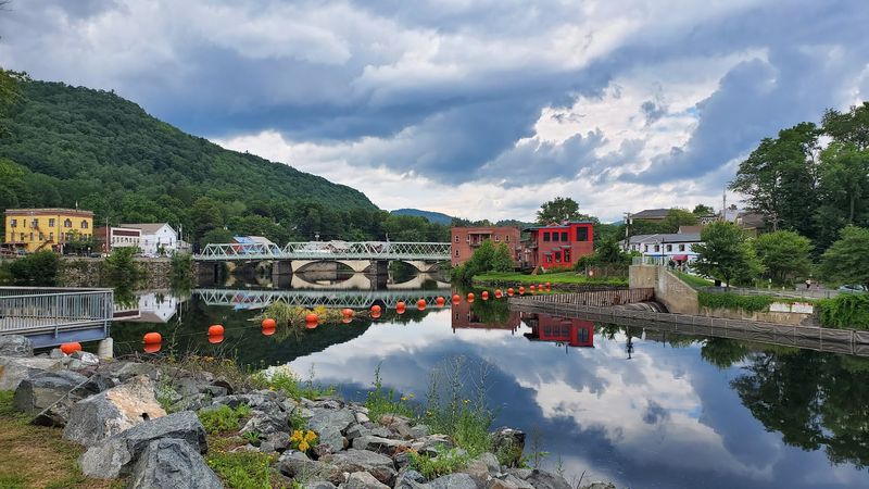 Shelburne Falls, Massachusetts &ndash; Bridge of Flowers & Waterfalls