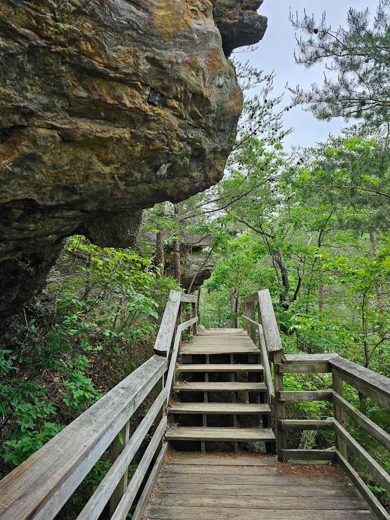 Hanging Rock Trail