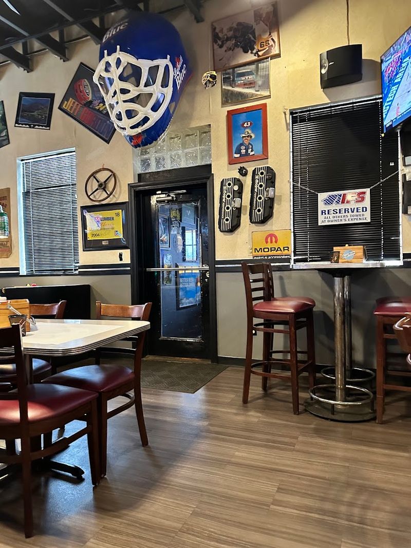 Somma Pizza Restaurant & Sports Bar 