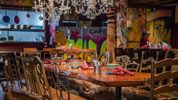 One Florida Restaurant Combines Tapas, Painters, Dancers, And Live Entertainment