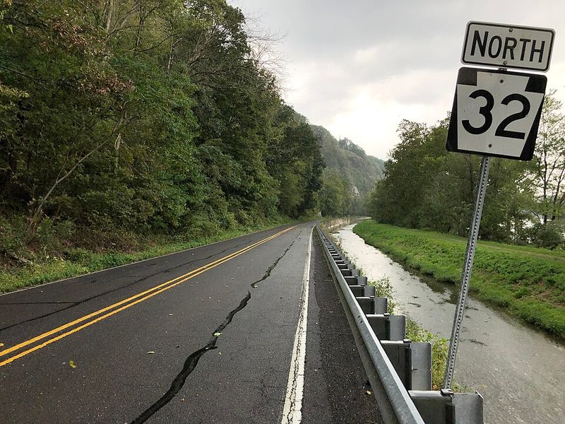 Route 32 Along the Delaware River
