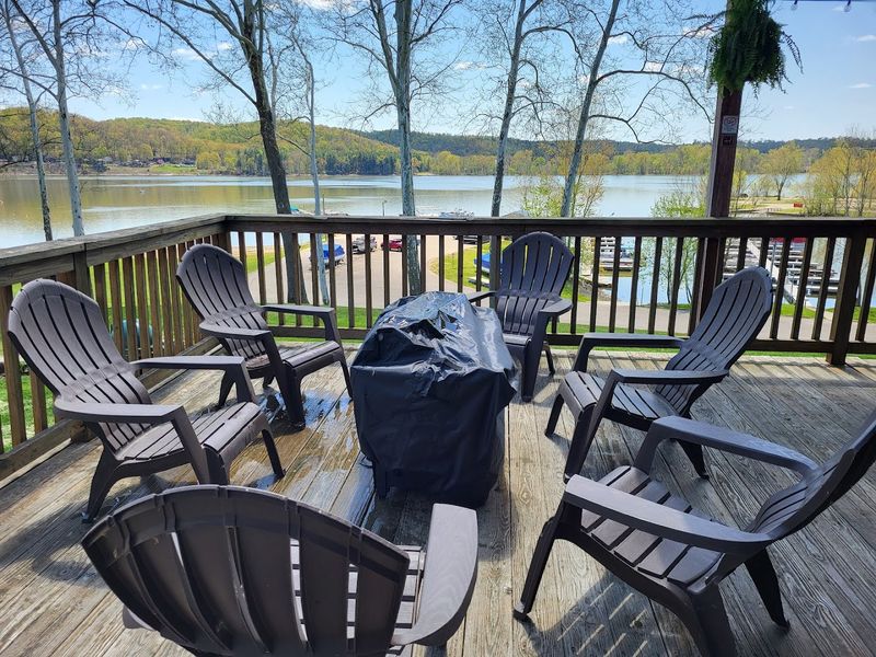 Pleasant Hill Lake Park (Perrysville)