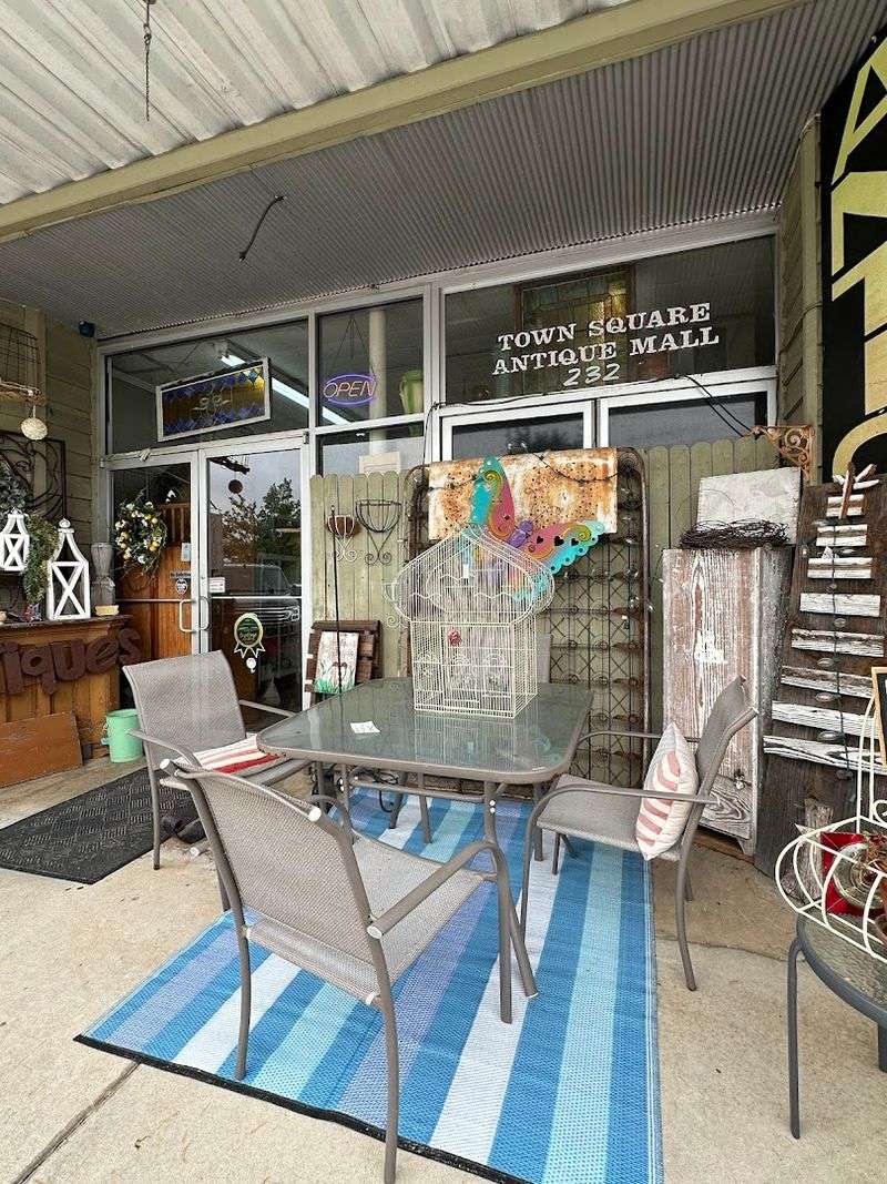 Town Square Antique Mall &mdash; Douglas