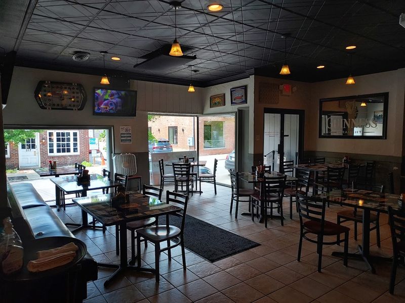 Sidelines Bar & Grill 