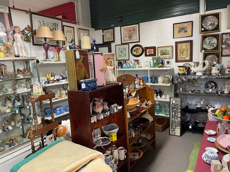 Mad Hatter Antique Mall