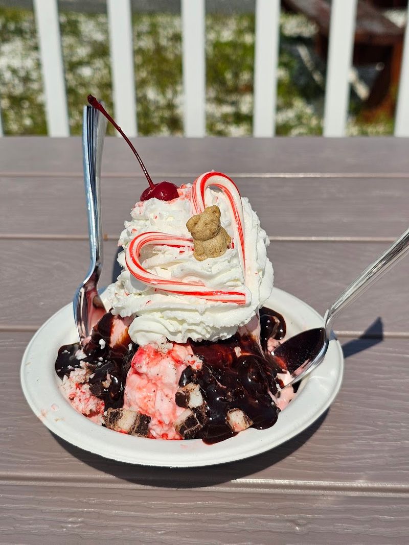 Polar Cave Ice Cream Parlour – Mashpee (Cape Cod)