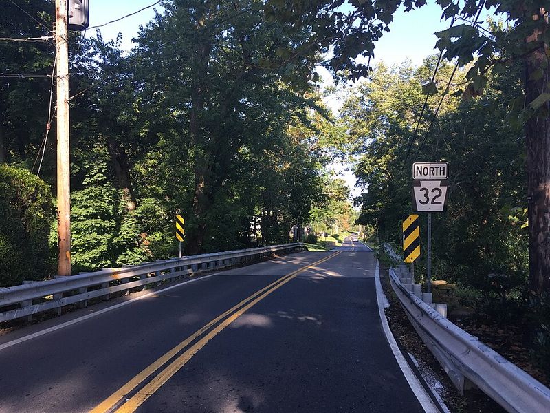 Route 32 Along the Delaware River Valley