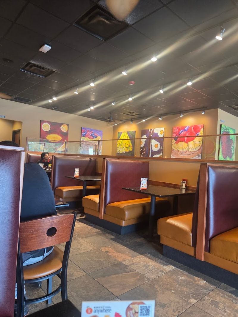 Classic Retro Booth Seating Experience