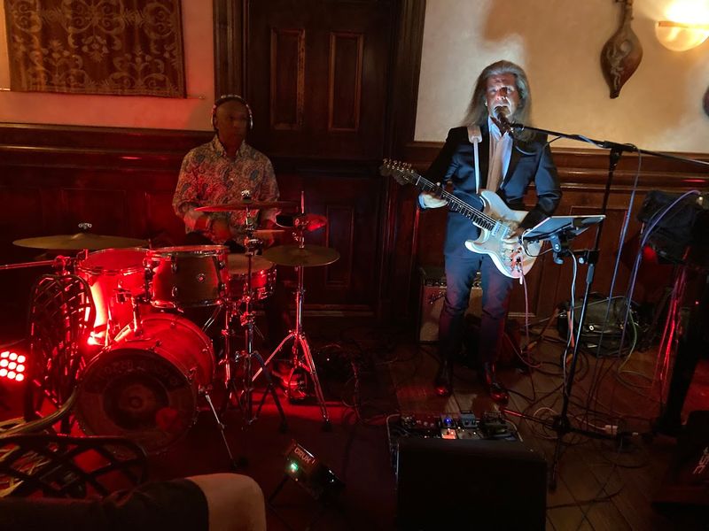 Live Music and Lounge Culture