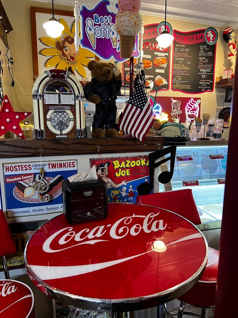 Reminisce Ice Cream Parlor, Carrollton