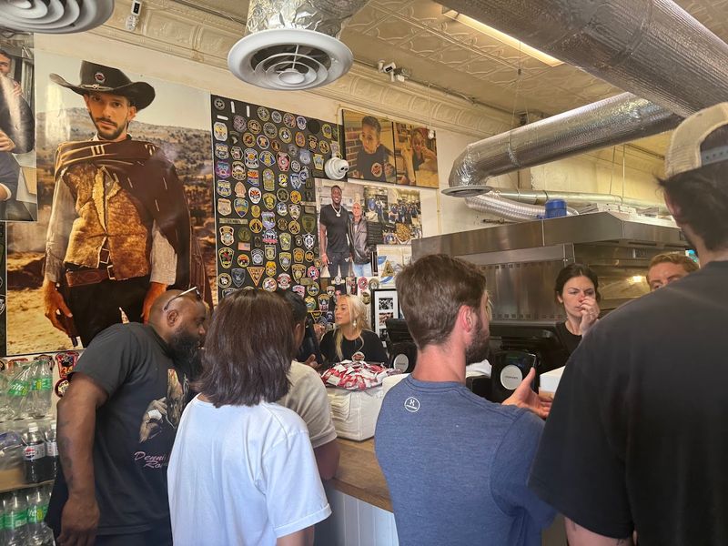 A No-Frills, Old-School Ordering Experience