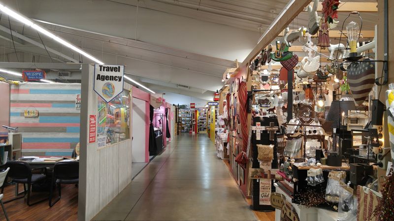 Hartville Marketplace & Flea Market &mdash; Hartville