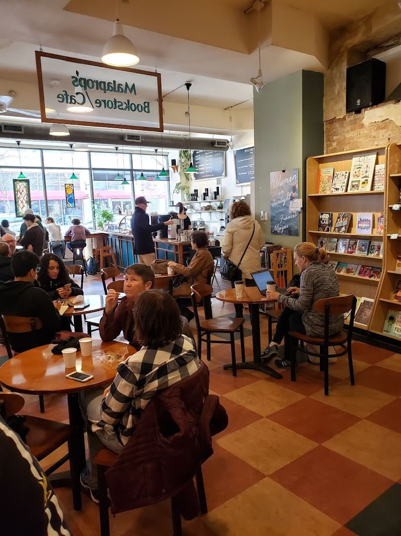 Organic Coffee and Caf&eacute; Corner