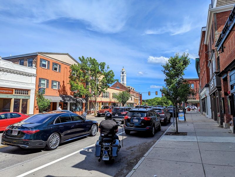 Main Street &ndash; Plymouth