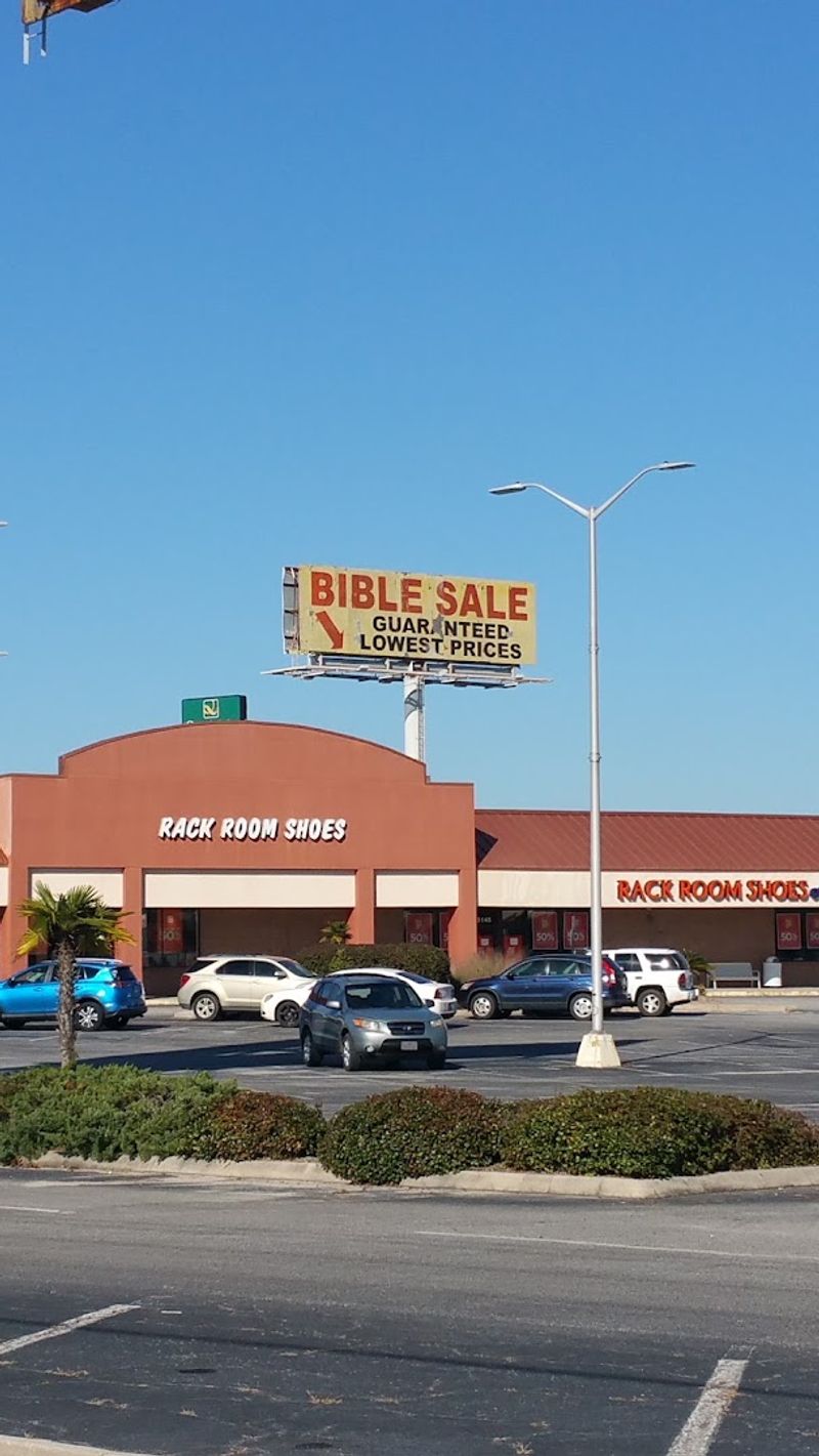 Lake Park Outlets Mall