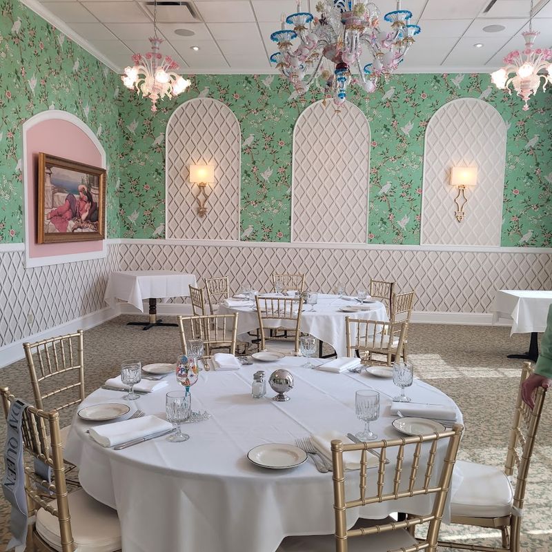 The Alcove Restaurant & Lounge 