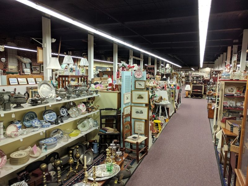 Acushnet River Antiques - New Bedford, MA
