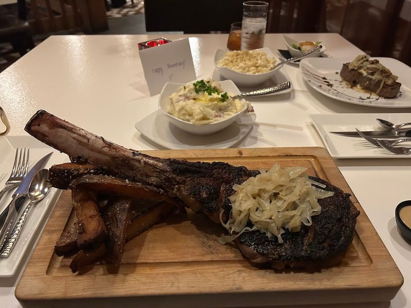 Strip Steakhouse &ndash; Avon
