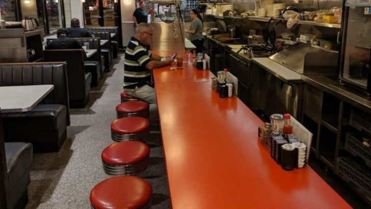 The Biscuits And Gravy At These Georgia Diners Taste Like Pure Southern Comfort