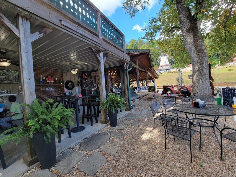 Outdoor Seating That Turns Lunch Into A Relaxed Break