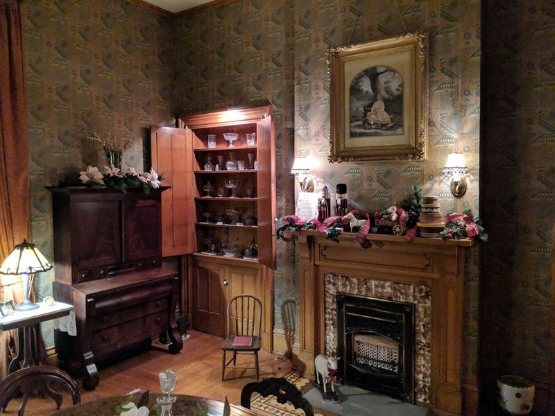 Seasonal Shifts Keep the House Feeling Alive