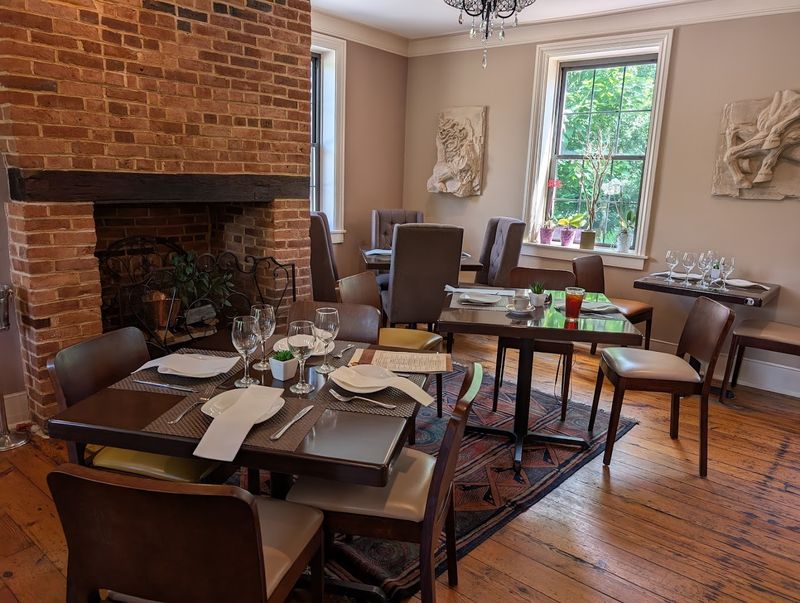 An Intimate Dining Room That Feels Romantic And Relaxed