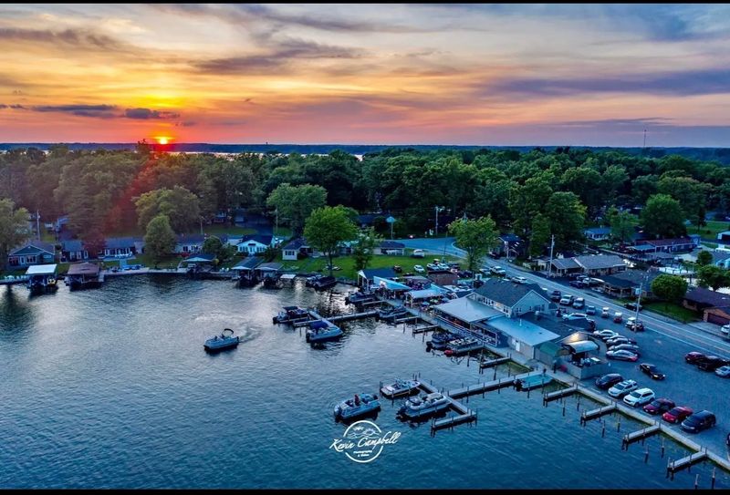 Cranberry Resort Waterfront Bar & Grill - Huntsville