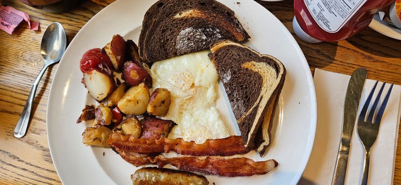 The Hearth 'n Kettle, Hyannis, Barnstable County