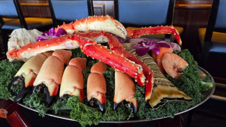 These 11 Florida Seafood Restaurants Are Famous For Stone Crab Done Right