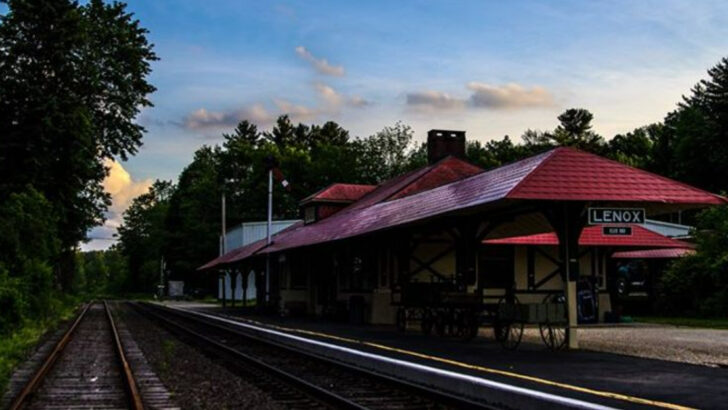 These 13 Scenic Train Rides in Massachusetts Feel Like Traveling Back in Time
