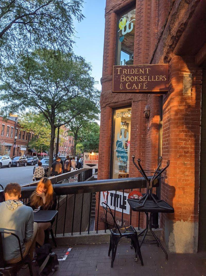 Trident Booksellers & Caf&eacute;