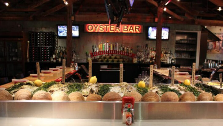 This Casual Massachusetts Seafood Spot Serves New England Classics Without The Fuss