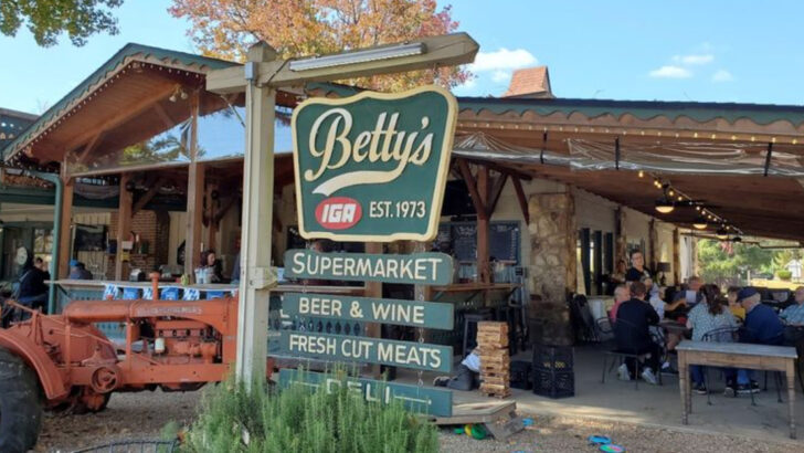 This Mountain General Store In Georgia Looks Like A Souvenir Stop But Serves Sandwiches Worth Planning Lunch Around