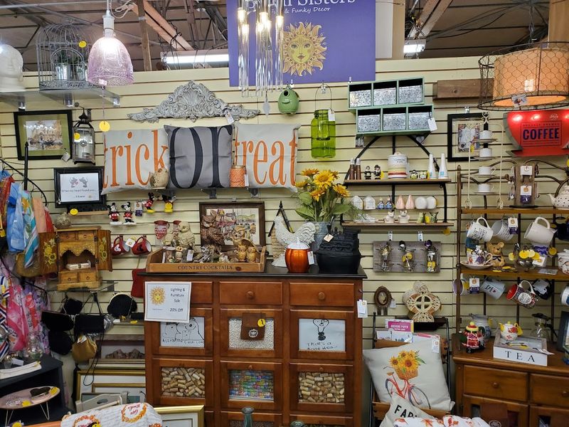 Riverside Centre Antique Mall, Butler County