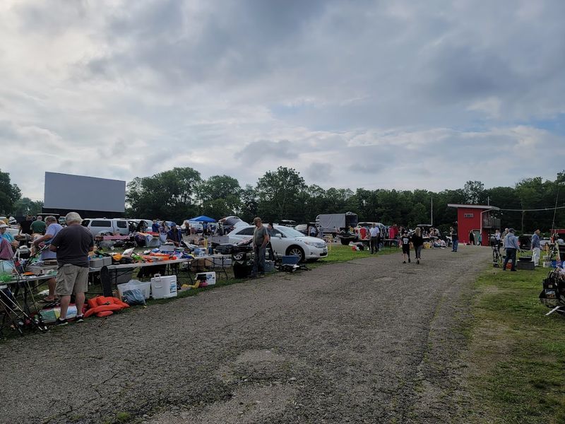Dixie Twin Drive-In Flea Market &mdash; Dayton