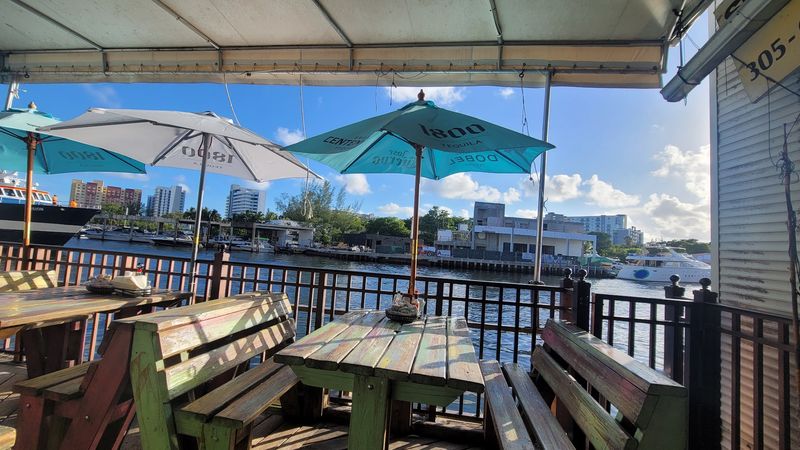 Garcia's Seafood Grille & Fish Market (Miami River)