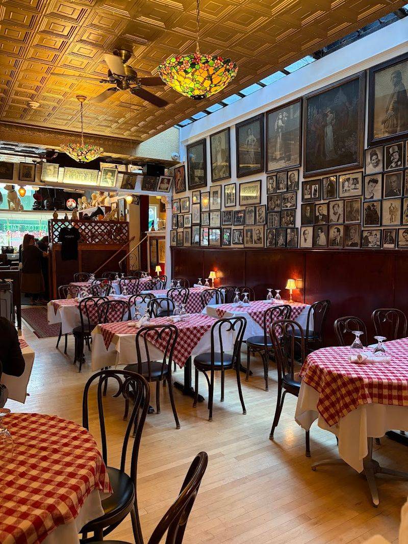 Victor Caf&eacute;