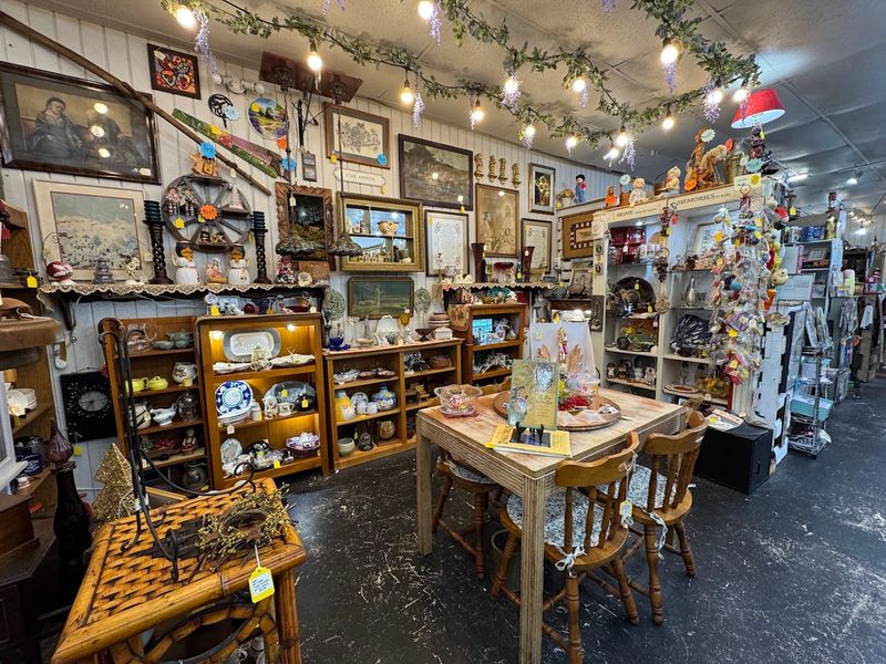Picker&rsquo;s Paradise Antique Mall