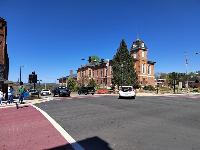 Proximity to Asheville and Regional Amenities