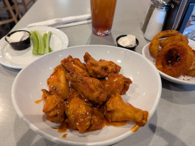 Wings & Rings – Cincinnati, Ohio