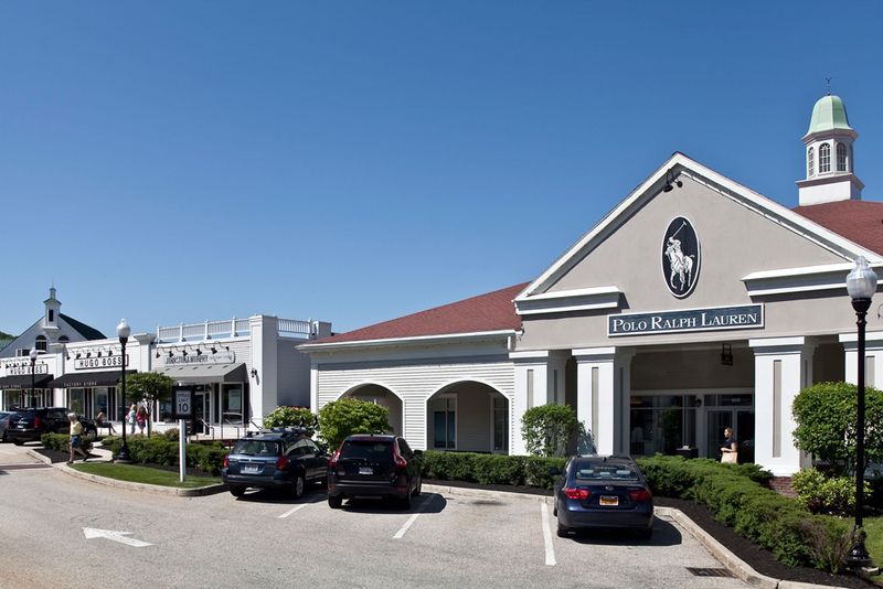 Lee Premium Outlets