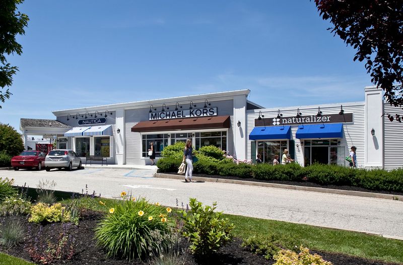 Lee Premium Outlets 