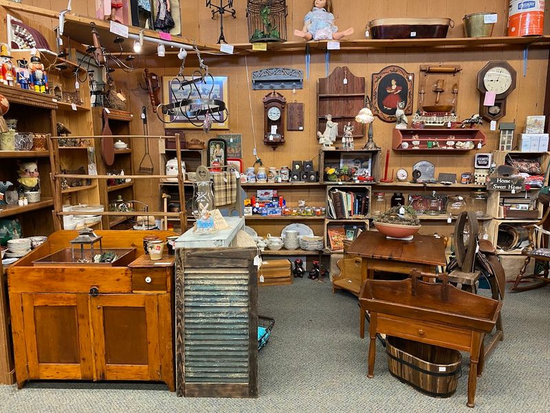 Cackleberry Farm Antique Mall