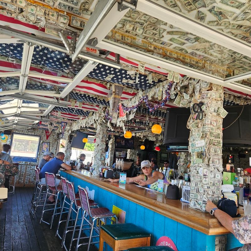 Topsy Turvey&rsquo;s Island Bar & Grill