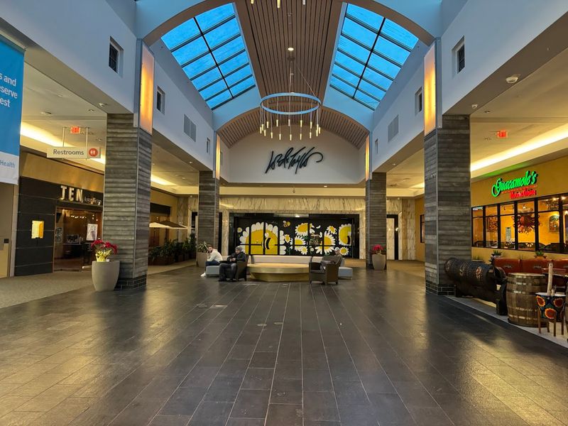 Westfield Trumbull Mall — Trumbull