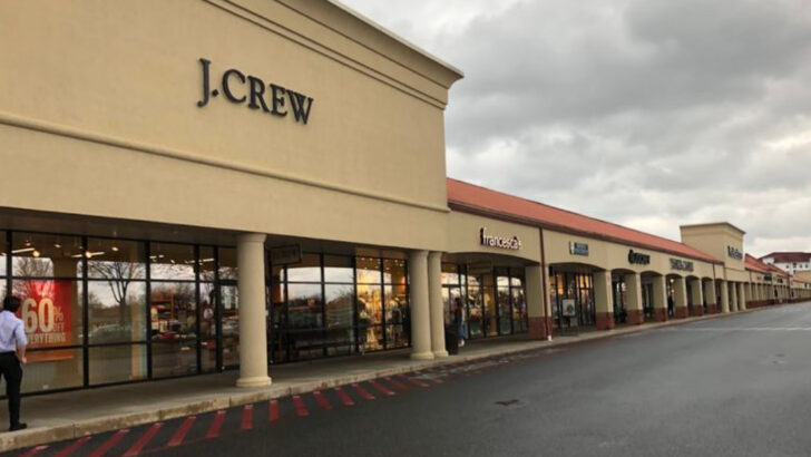 10 Massive Outlet Centers in Pennsylvania Where the Deals Never Seem to End