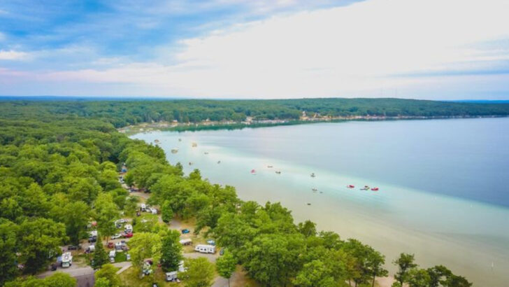 10 Michigan Lakes So Beautiful You&rsquo;ll Want To Stay All Day