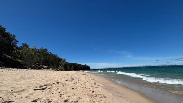 10 Michigan Shores That Look More Like Ocean Coastlines Than Lakefronts